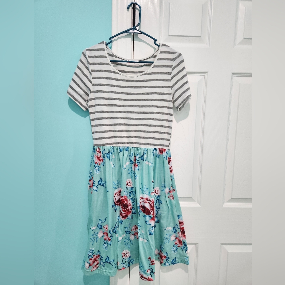 Fanvook Small Floral Striped Dress